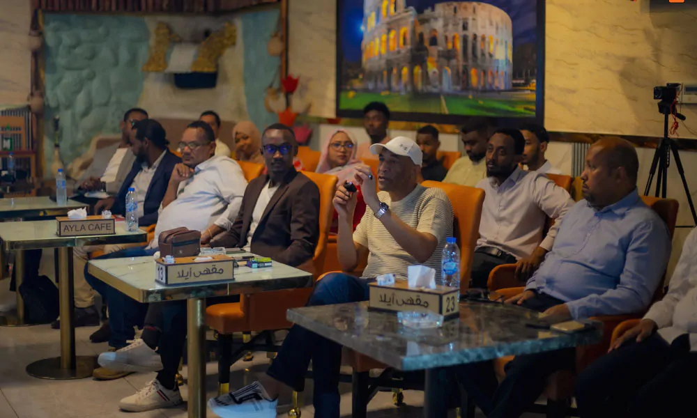 فارس الطاهر 10 فارس-الطاهر-في-المقهى